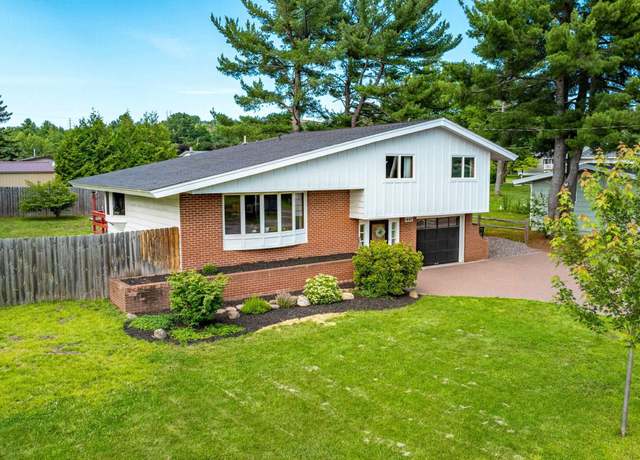 Property at 1607 Quincy St, Hancock, MI 49930, 3 beds, 2.5 baths