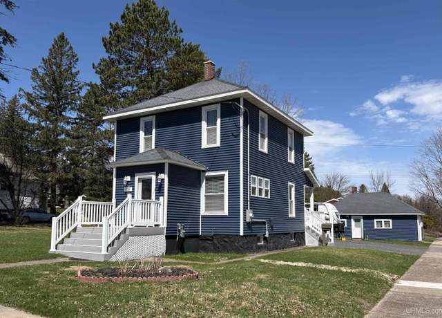 Property at 100 Oak St, WI 54534, 3 beds, 1.5 baths