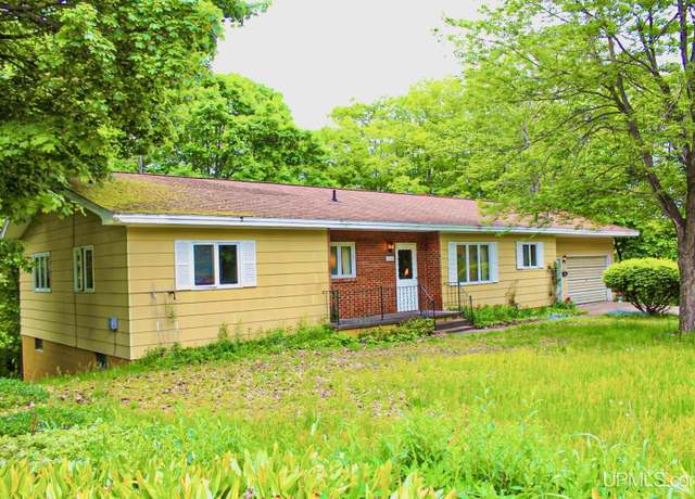 Property at 1216 Seventh Ave, Houghton, MI 49931, 3 beds, 1.5 baths