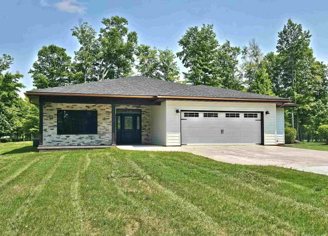 Property at 1522 N Country Club Dr, Manistique, MI 49854, 3 beds, 2 baths