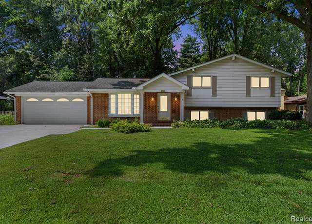 Property at 6223 Thorneycroft Dr, Shelby Twp, MI 48316, 4 beds, 1.5 baths