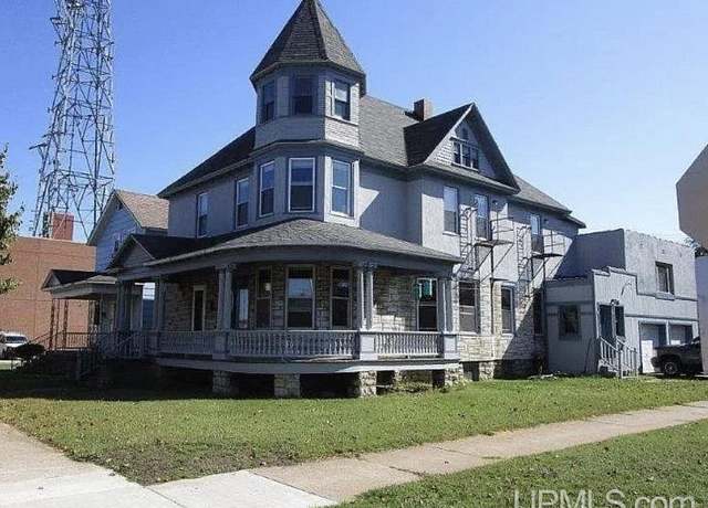 Property at 1021 S 1st Ave, Escanaba, MI 49829, 5 beds, 4 baths