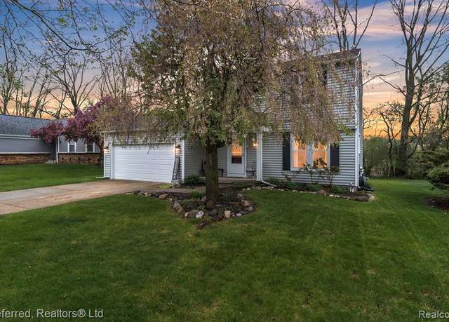 Property at 5722 King James Ln, Waterford, MI 48327, 3 beds, 1.5 baths