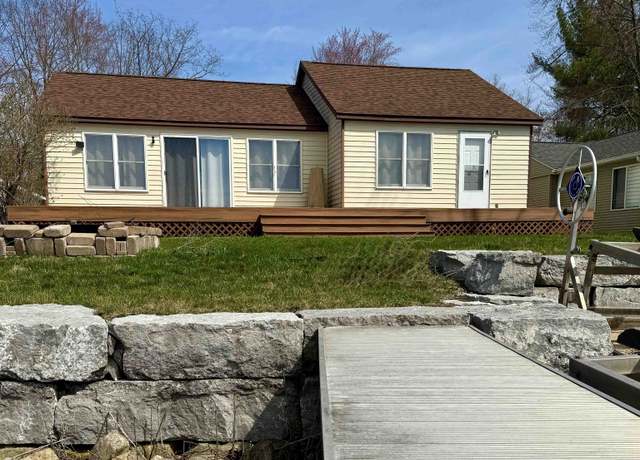 Property at 2775 Lakeshore Dr, Gladwin, MI 48624, 2 beds, 1 bath