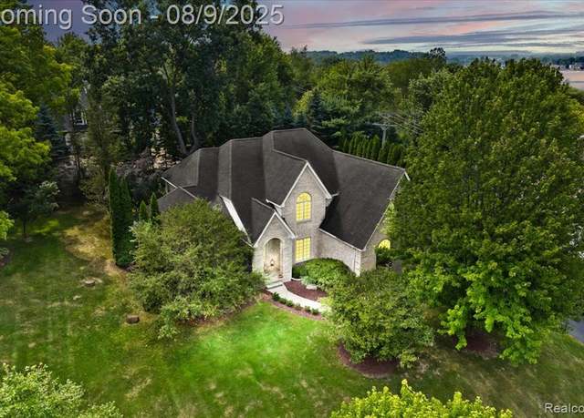 Property at 9194 Orion Dr, Brighton, MI 48114 6925, 4 beds, 3.5 baths