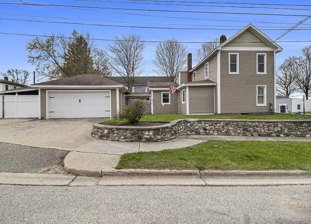 Property at 315 E Main St, Hart, MI 49420, 4 beds, 2 baths