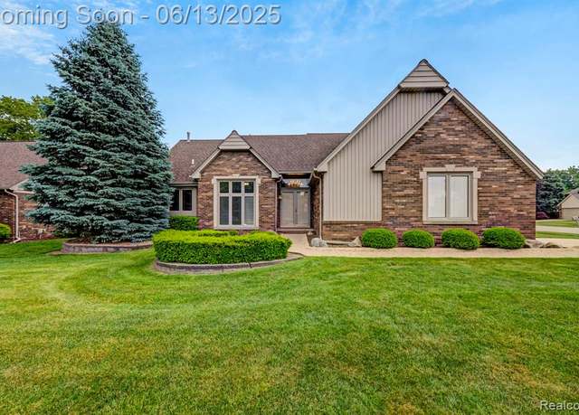 Property at 43760 Boulder Dr, Clinton Township, MI 48038 1420, 3 beds, 2.5 baths