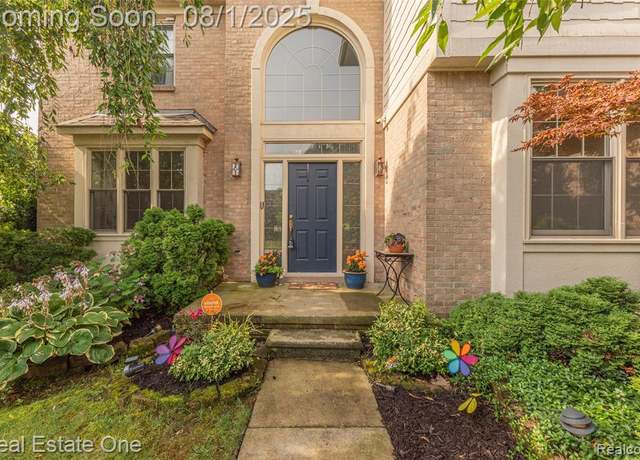 Property at 558 Highlands Dr, Canton, MI 48188 3073, 4 beds, 3.5 baths