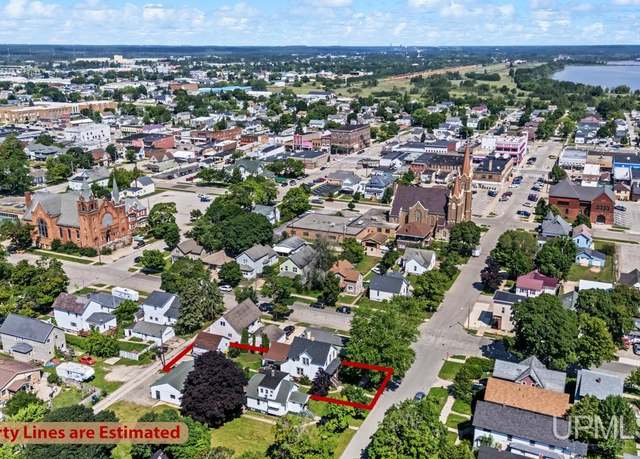 Property at 304 S 11th St, Escanaba, MI 49829, 5 beds, 2 baths