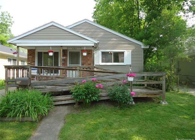 Property at 220 W Yale Ave, Pontiac, MI 48340 1866, 3 beds, 1.5 baths