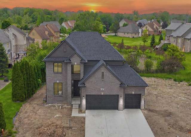 Property at 1107 Williamson Cir, Pontiac, MI 48340, 4 beds, 2.5 baths