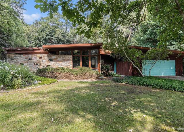 Property at 3192 Paint Creek Dr, Oakland, MI 48363 2723, 3 beds, 3 baths