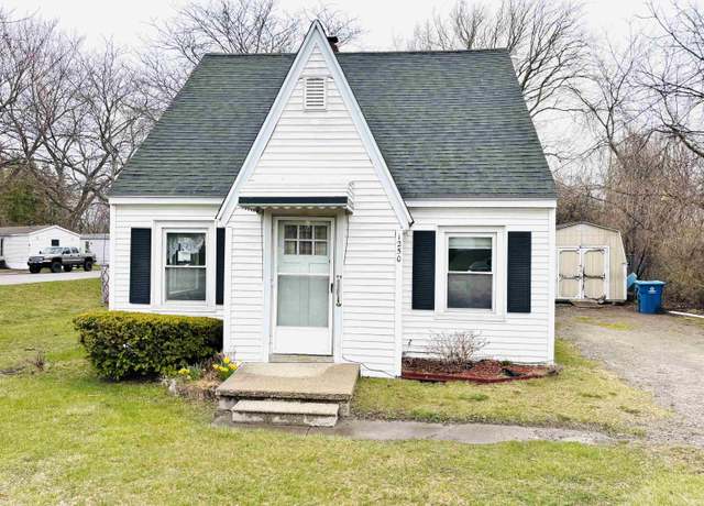 Property at 1250 W Hampton Rd, Essexville, MI 48732, 4 beds, 1 bath