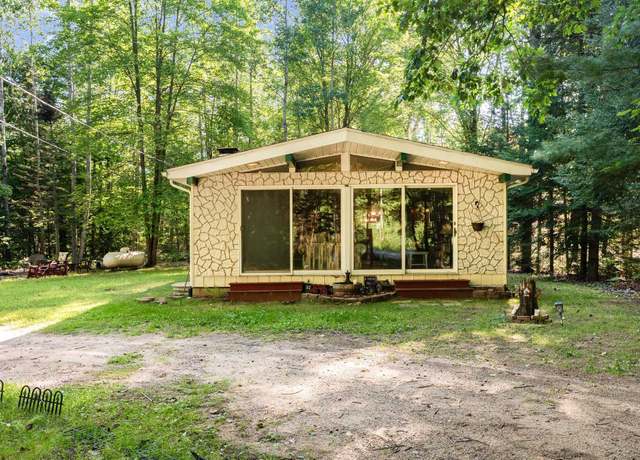 Property at 4740 Wildwood Rd Cor, Alger, MI 48610, 2 beds, 1 bath