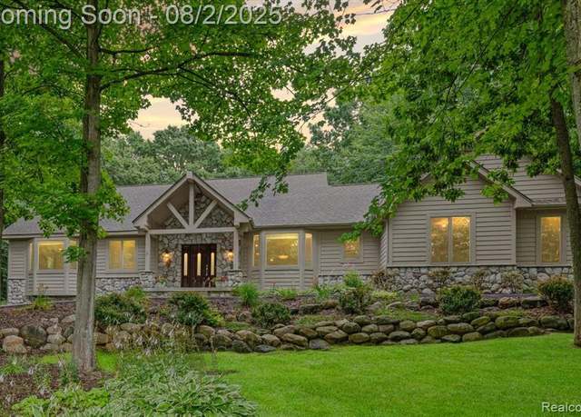 Property at 15301 Oak Hollow Dr, Holly, MI 48442 9523, 4 beds, 3.5 baths
