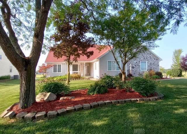 Property at 1726 Berkshire Dr, Gladwin, MI 48624, 3 beds, 3.5 baths