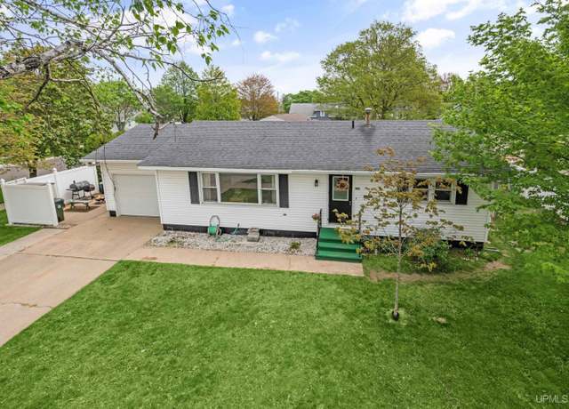Property at 901 S 19th St, Escanaba, MI 49829, 5 beds, 2 baths