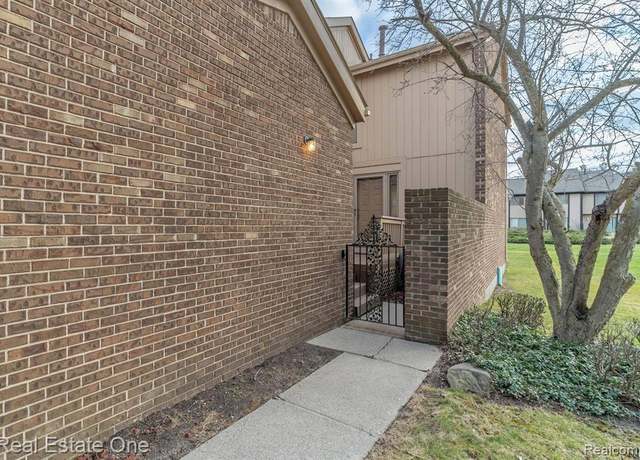 Property at 6250 POTOMAC Cir, West Bloomfield, MI 48322 4608, 2 beds, 3.5 baths
