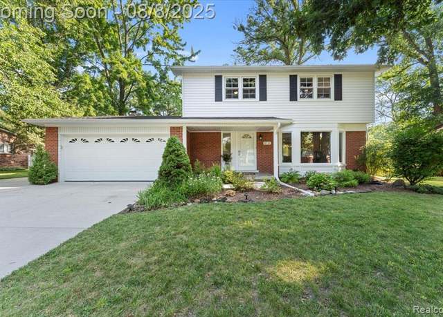 Property at 8751 Woodside Dr, Grosse Ile, MI 48138 1707, 4 beds, 2.5 baths