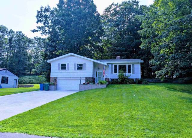 Property at 614 Brule Rd, Marquette, MI 49855, 4 beds, 2.5 baths