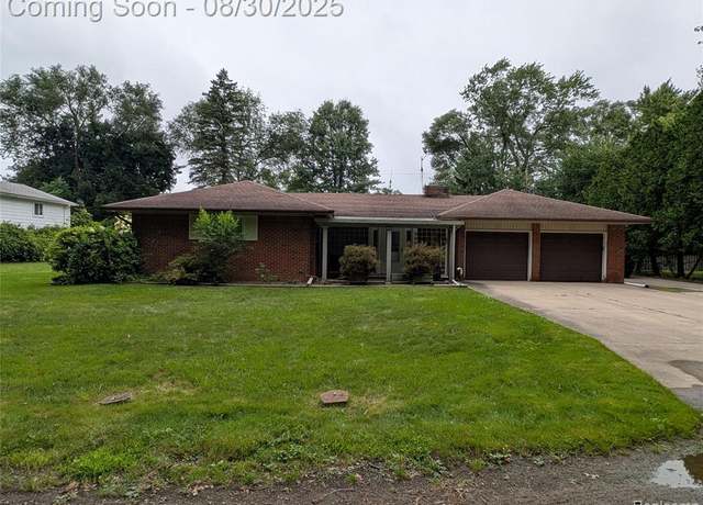 Property at 200 Astorwood St, Pontiac, MI 48341 2702, 3 beds, 2.5 baths
