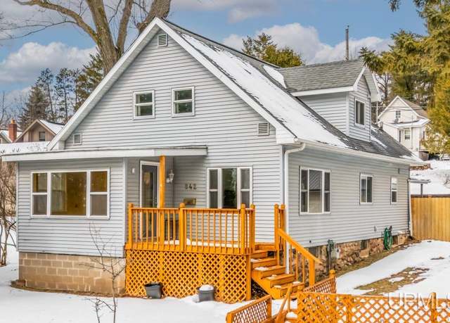 Property at 842 E I St, Iron Mountain, MI 49801, 4 beds, 2 baths