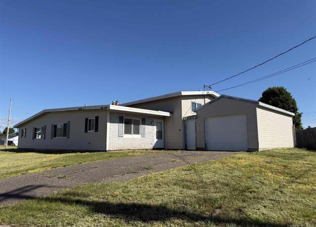 Property at 516 / 518 Stratocruiser St, Gwinn, MI 49841, 8 beds, 4 baths