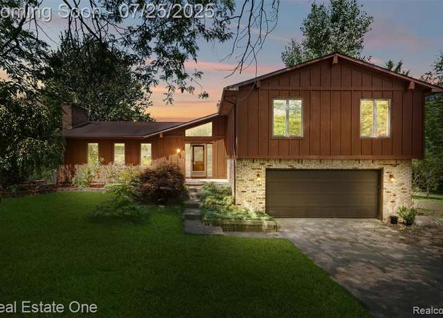 Property at 11509 Nora Dr, Fenton, MI 48430 8702, 4 beds, 3.5 baths