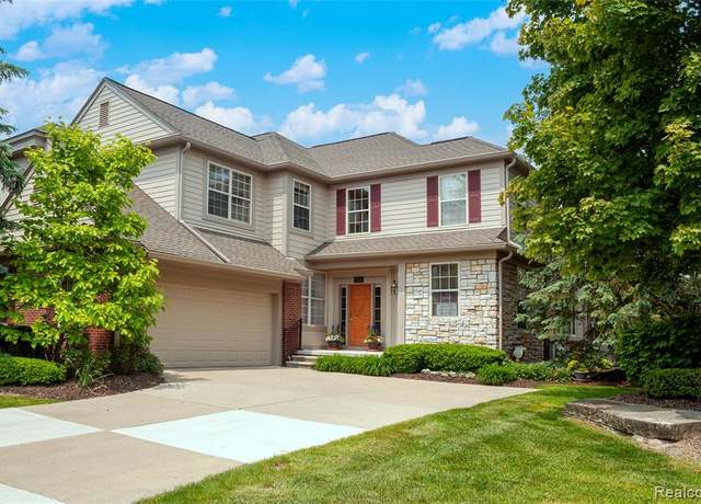 Property at 3845 Winding Brook Cir, Rochester Hills, MI 48309, 3 beds, 2.5 baths