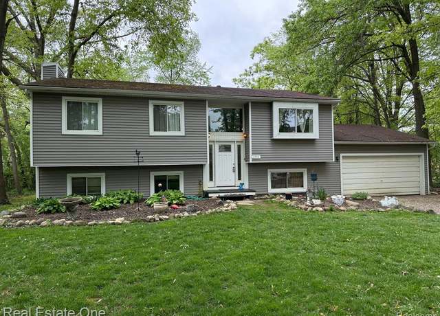 Property at 2590 EDGEMERE St, Commerce, MI 48382 3523, 4 beds, 2 baths