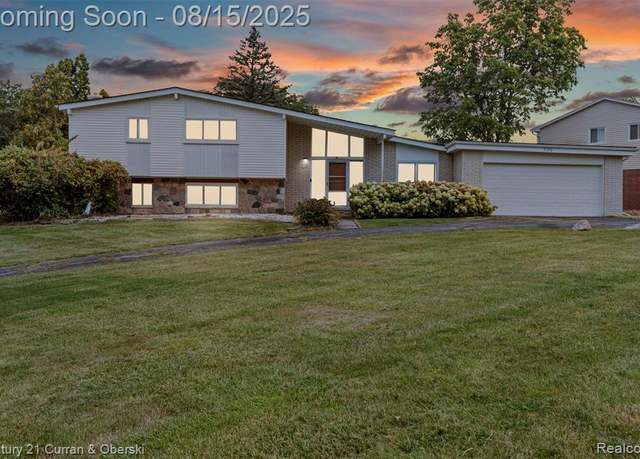 Property at 5590 Pembury Ln, West Bloomfield, MI 48322 4011, 4 beds, 3 baths