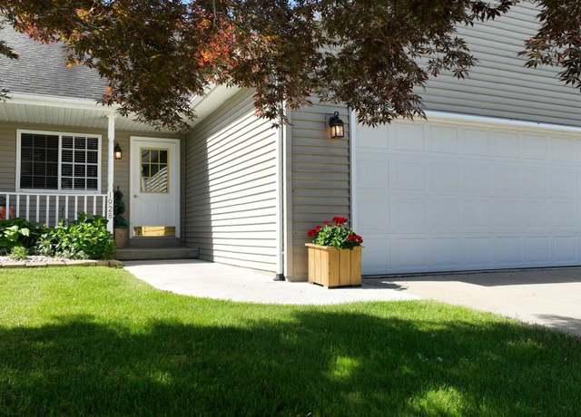 Property at 1928 E Oakwood Dr, Mount Pleasant, MI 48858, 3 beds, 2.5 baths