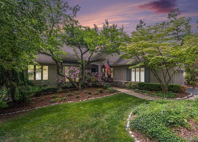 Property at 4825 Mirror Lake Dr, West Bloomfield, MI 48323 1533, 3 beds, 2.5 baths