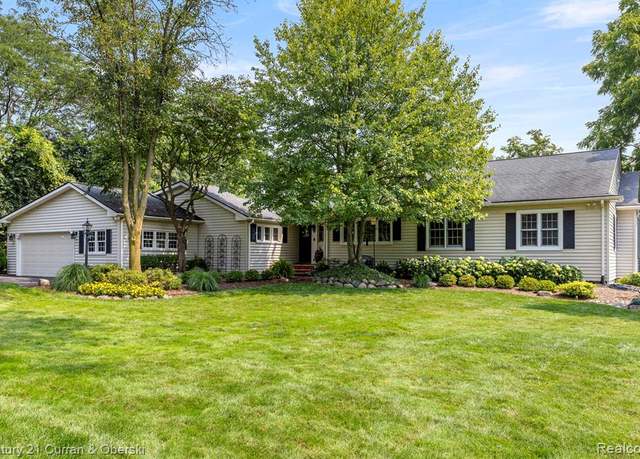 Property at 25360 Harcourt St, Farmington Hills, MI 48336 1224, 4 beds, 2.5 baths