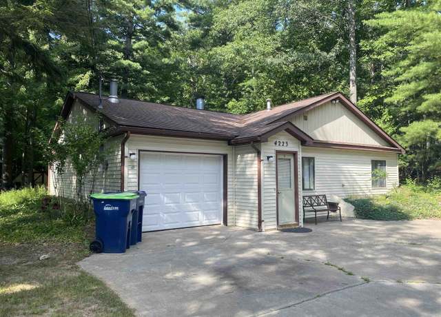 Property at 4223 N Spider Lake Rd, Traverse City, MI 49696, 3 beds, 2 baths