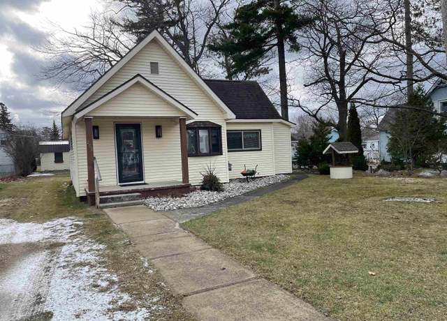 Property at 208 E Jamet St, Mackinaw City, MI 49701, 3 beds, 1 bath