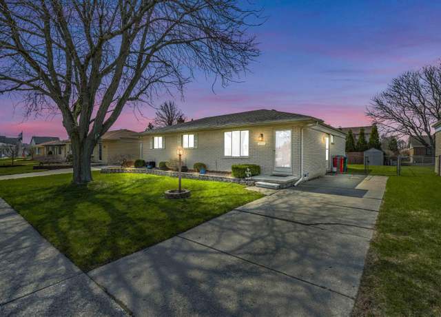 Property at 46911 Crestview Dr, Macomb Twp, MI 48044, 3 beds, 1.5 baths