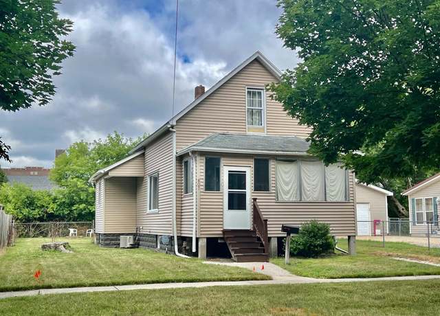 Property at 607 N Warner St, Bay City, MI 48706, 3 beds, 1.5 baths