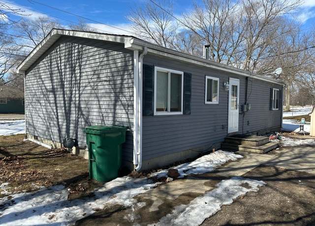Property at 302 N Erie St, Gladwin, MI 48624, 3 beds, 1 bath
