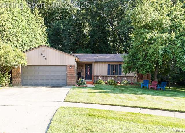 Property at 978 Alpine Dr, Brighton, MI 48116 1764, 3 beds, 2.5 baths