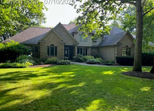 Property at 1444 W Clarkston Rd, Lake Orion, MI 48362, 4 beds, 3.5 baths