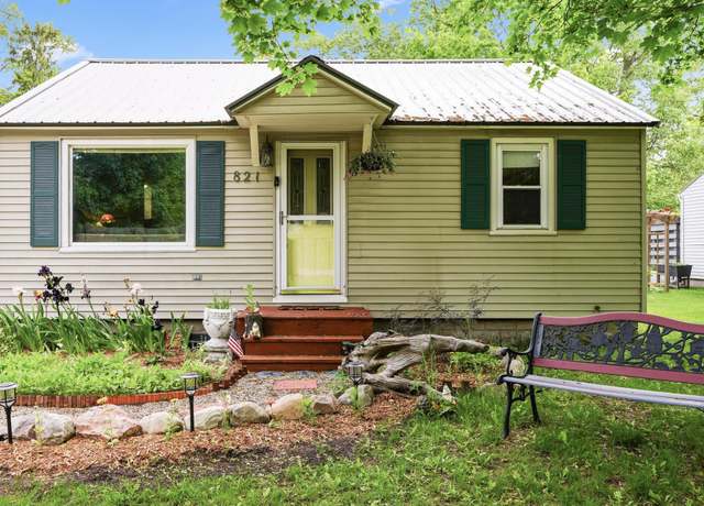 Property at 821 Indian Trail Blvd, Traverse City, MI 49686, 2 beds, 1 bath