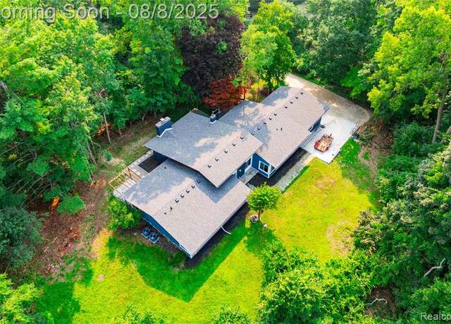 Property at 5815 Bloomfield Glens Rd, West Bloomfield, MI 48322 2504, 5 beds, 3.5 baths