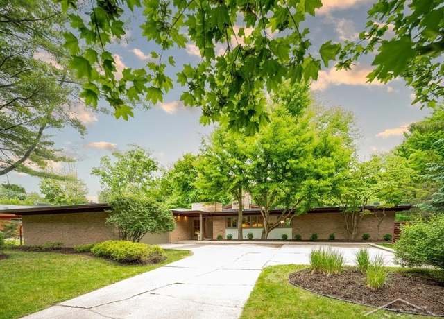 Property at 3900 Valley Dr, Midland, MI 48640, 5 beds, 2.5 baths