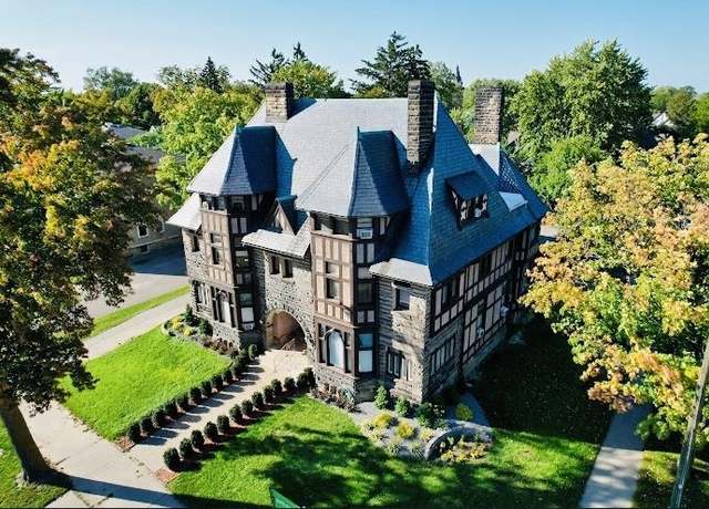 Property at 1213 Center Ave, Bay City, MI 48708, 12 beds, 8 baths