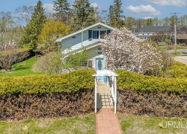 Property at 730 E Stanton St, Iron Mountain, MI 49801, 3 beds, 1.5 baths