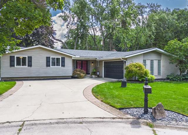 Property at 37276 Forestview Ct, Clinton Township, MI 48036, 3 beds, 2.5 baths