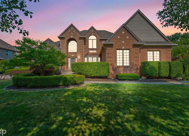 Property at 54524 Woodcreek Blvd, Shelby Twp, MI 48315, 4 beds, 2.5 baths