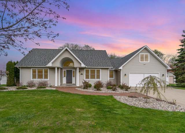 Property at 1574 Wedgewood Pl, Essexville, MI 48732, 4 beds, 2.5 baths