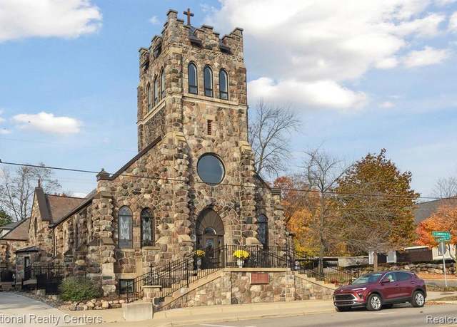 Property at 229 E Commerce St #1, Milford, MI 48381 1982, 2 beds, 2.5 baths